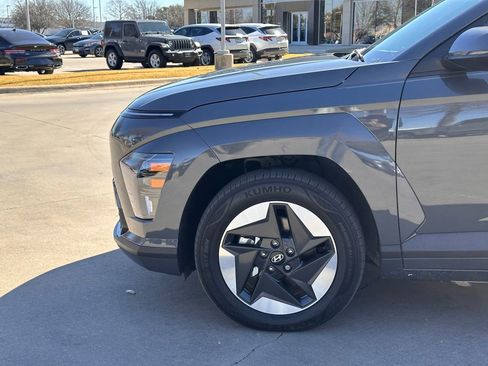 Used 2025 Hyundai Kona SE image 8