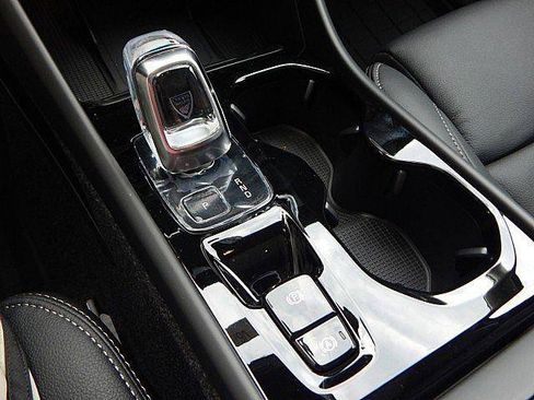 New 2026 Volvo XC40 B5 Plus w/ Climate Package AWD/4WD image 17