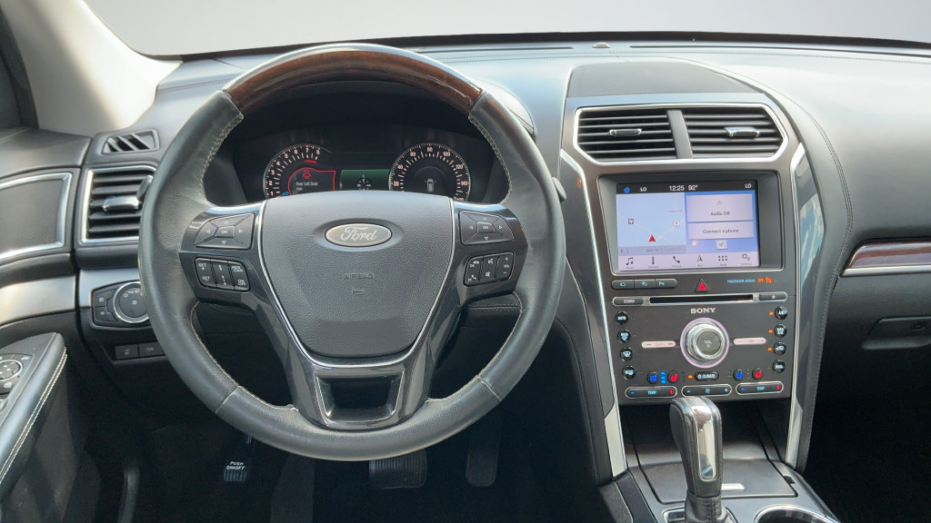 Used 2017 Ford Explorer Platinum AWD/4WD image 9