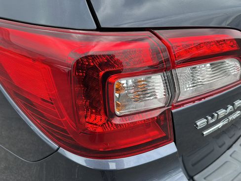 Used 2017 Subaru Outback 2.5i Premium AWD/4WD image 32