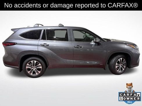 Used 2024 Toyota Highlander XLE AWD/4WD image 3