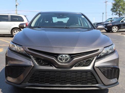Used 2021 Toyota Camry SE w/ Carpet Mat Package (TMS) FWD image 2