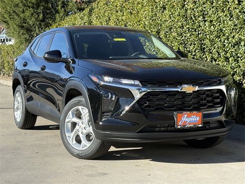 New 2026 Chevrolet Trax LS w/ LS Convenience Package image 2