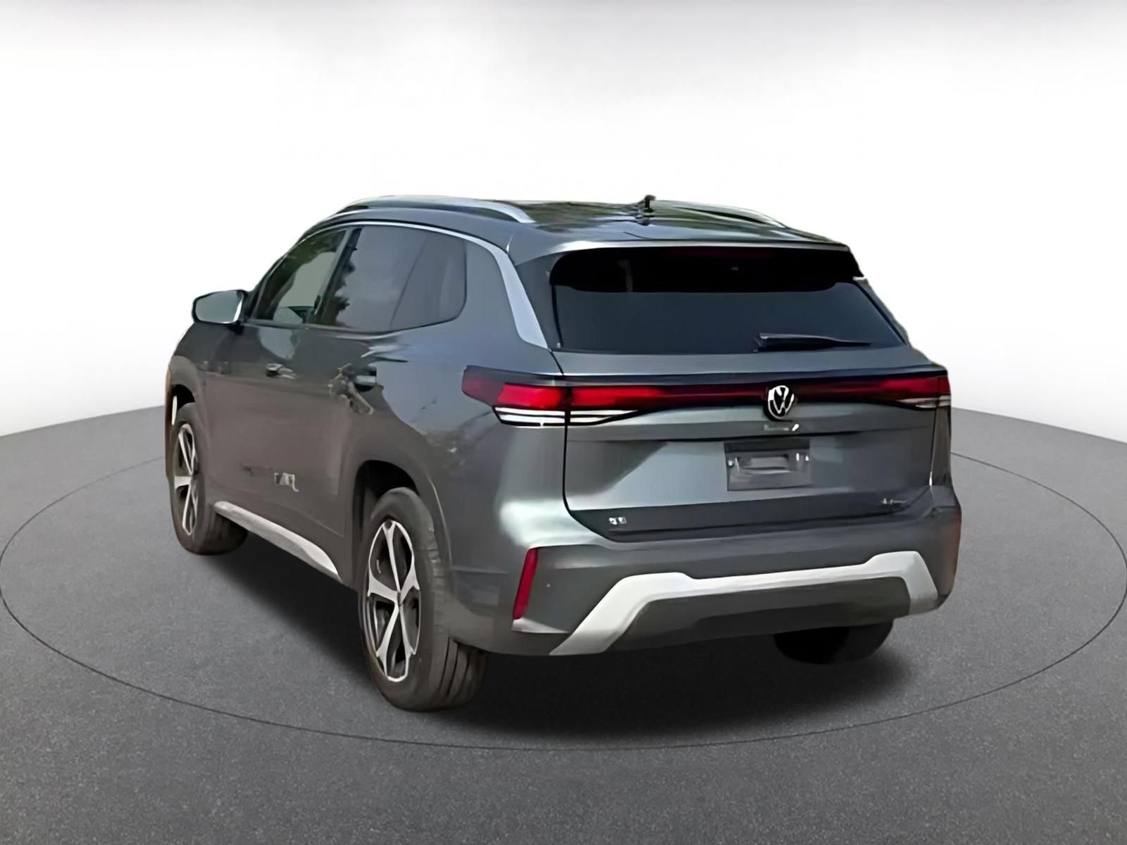 Used 2026 Volkswagen Tiguan SE AWD/4WD image 10