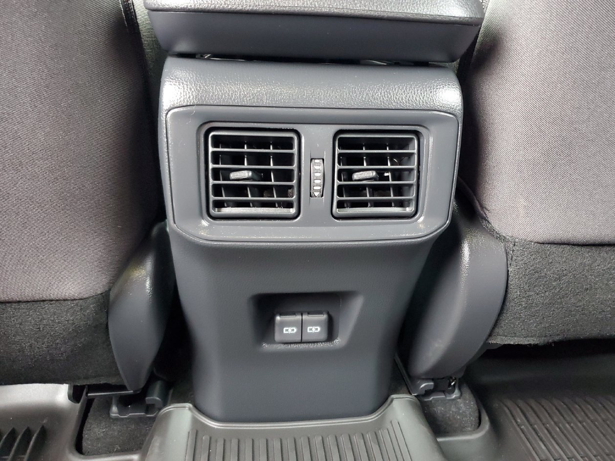 Used 2025 Toyota RAV4 SE AWD/4WD image 16