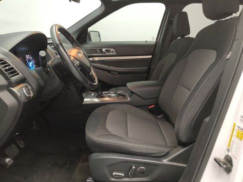 Used 2018 Ford Explorer XLT FWD image 17