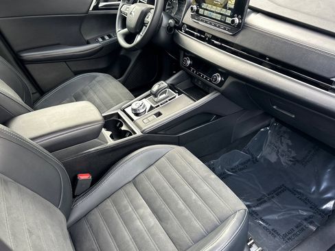 Used 2024 Mitsubishi Outlander SE image 19