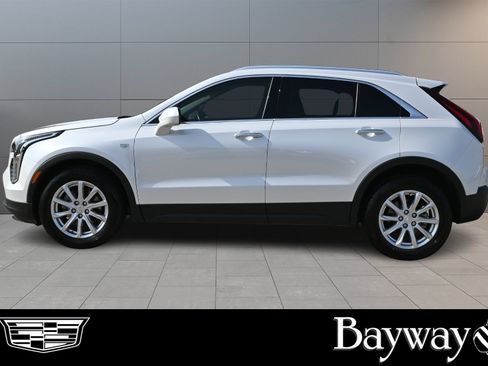 Used 2023 Cadillac XT4 Luxury w/ Cold Weather Package FWD image 5