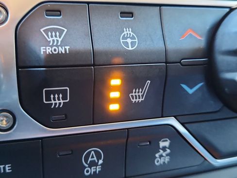 Used 2019 Jeep Wrangler Unlimited Rubicon w/ Uconnect 4C Nav & Sound Group AWD/4WD image 23
