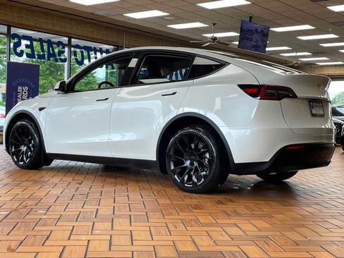 Used 2023 Tesla Model Y Long Range AWD/4WD image 6