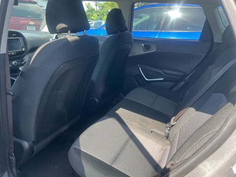 Used 2023 Kia Soul LX w/ LX Technology Package FWD image 5