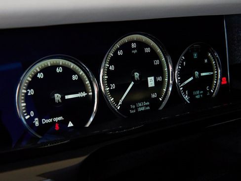 Used 2021 Rolls-Royce Phantom Sedan image 15