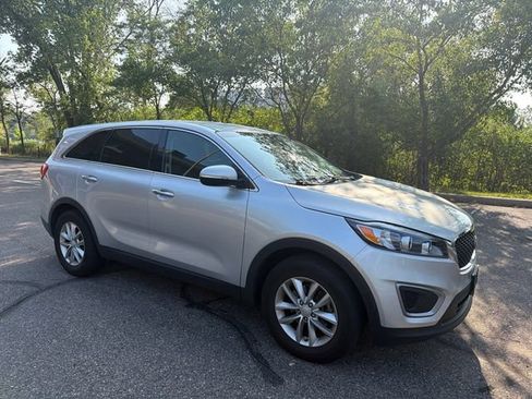 Used 2016 Kia Sorento L FWD image 11