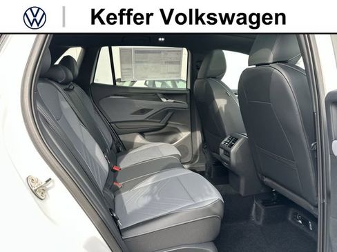 New 2026 Volkswagen Tiguan SE R-Line FWD image 28