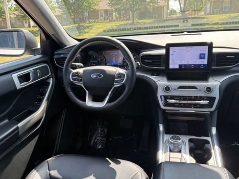 Used 2020 Ford Explorer XLT w/ Equipment Group 202A AWD/4WD image 26