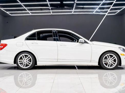 Used 2014 Mercedes-Benz C 250 Sedan image 3