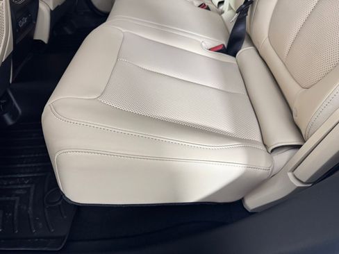 Used 2025 Jeep Grand Cherokee Limited w/ Luxury Tech Group II image 39