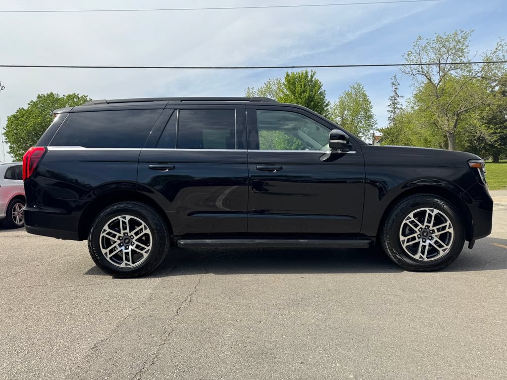 Used 2025 Ford Expedition Active AWD/4WD image 4