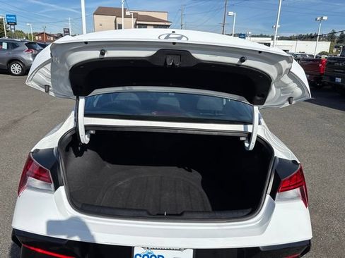 Used 2025 Hyundai Elantra SEL FWD image 35