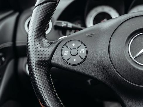 Used 2011 Mercedes-Benz SL 550 image 65