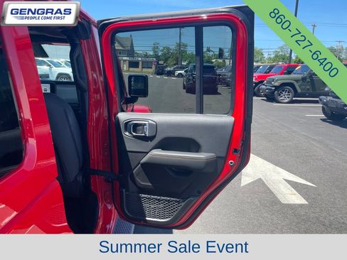 Used 2025 Jeep Wrangler Unlimited Sahara AWD/4WD image 19