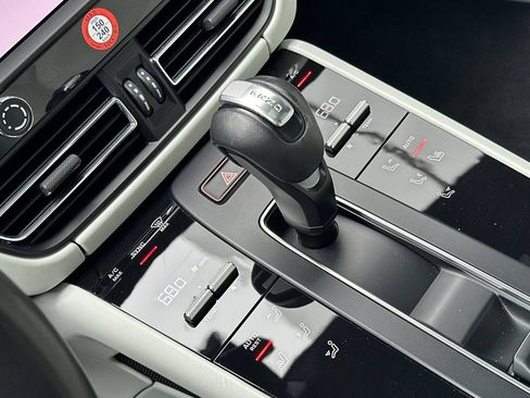 Certified 2023 Porsche Macan S AWD/4WD image 28
