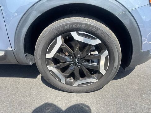 Used 2023 Kia Telluride EX w/ EX Captain's Chair Package AWD/4WD image 4
