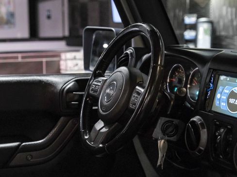 Used 2018 Jeep Wrangler Unlimited Sport S AWD/4WD image 16