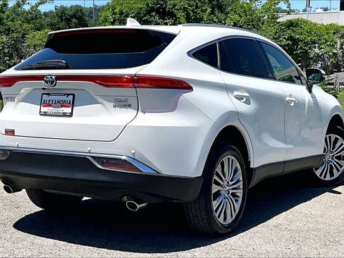 Used 2022 Toyota Venza XLE AWD/4WD image 12
