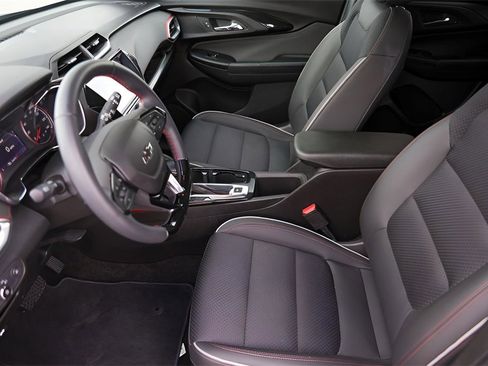 Used 2021 Chevrolet TrailBlazer RS w/ Technology Package image 9