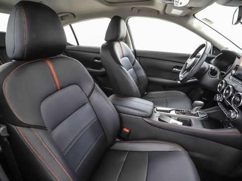 Used 2025 Nissan Sentra SR w/ SR Premium Package FWD image 30