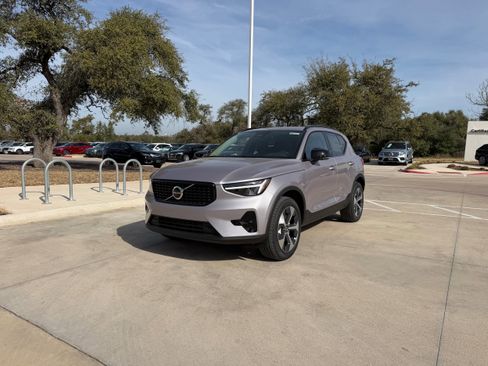 New 2026 Volvo XC40 B5 Plus w/ Protection Package Premier image 2