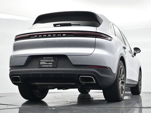 Certified 2025 Porsche Cayenne AWD/4WD image 25
