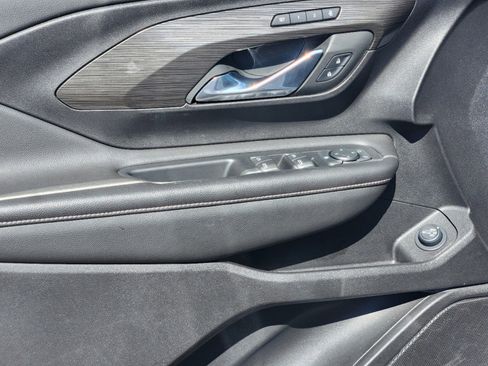 Used 2024 GMC Terrain SLT image 6