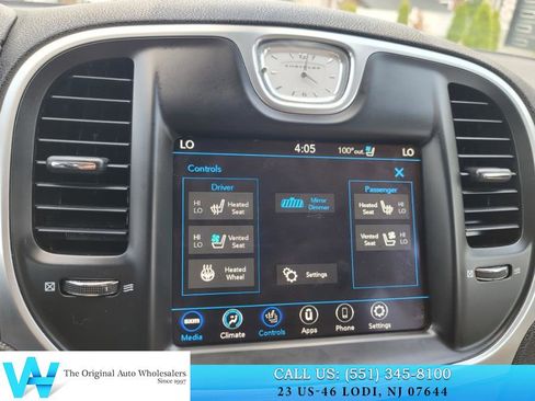 Used 2018 Chrysler 300 Limited image 22