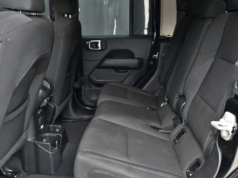 Used 2023 Jeep Gladiator Overland AWD/4WD image 25