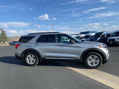 Used 2023 Ford Explorer XLT RWD image 16