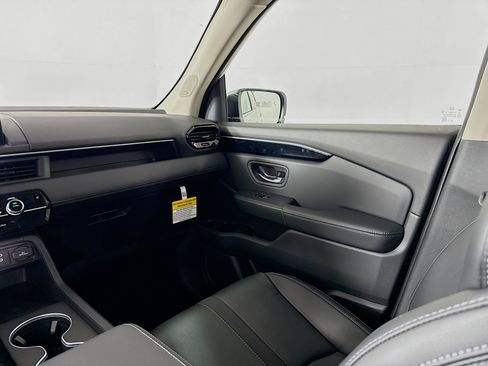 New 2025 Honda Pilot Touring image 29