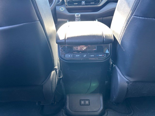 Used 2020 Toyota Highlander XLE FWD image 23