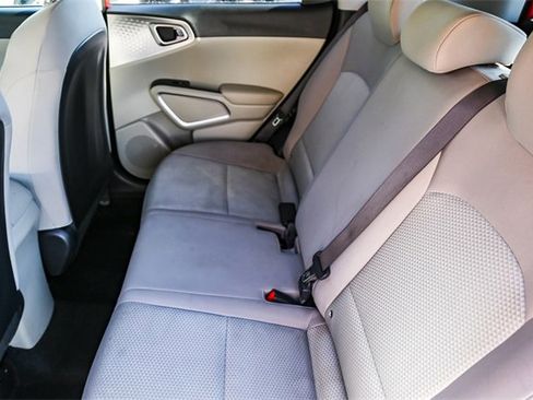 Certified 2023 Kia Soul LX w/ LX Technology Package image 17