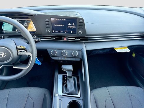 New 2026 Hyundai Elantra SE image 18