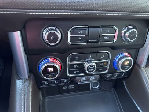 Used 2021 GMC Yukon SLT w/ SLT Luxury Plus Package image 18