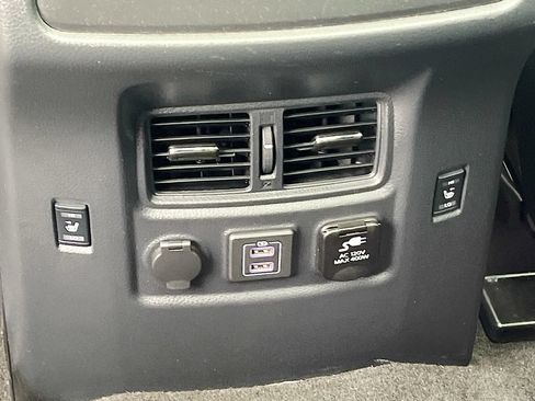 Used 2024 Nissan Titan PRO-4X w/ Pro-4x Convenience Package AWD/4WD image 27