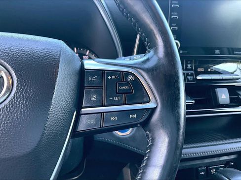 Used 2021 Toyota Highlander Limited AWD/4WD image 24