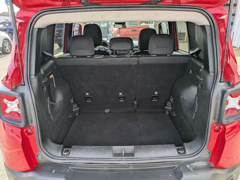 Used 2019 Jeep Renegade Latitude image 29