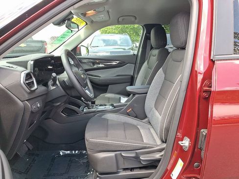 Certified 2025 Chevrolet TrailBlazer LT w/ LT Cold Weather Package image 13