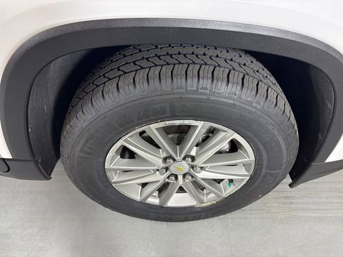 Used 2023 Chevrolet Traverse LT FWD image 13