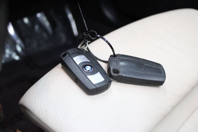 Used 2013 BMW 135i Convertible w/ Premium Pkg RWD image 16