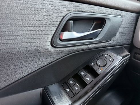 Certified 2023 Nissan Rogue SV image 26