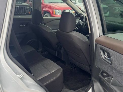 Used 2023 Nissan Rogue SV image 16